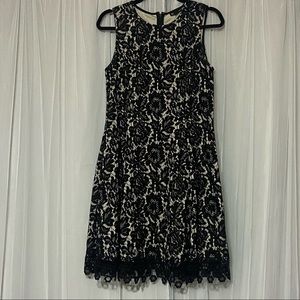 Roz & Ali Black and Cream Sleeveless Floral Dress 🖤
